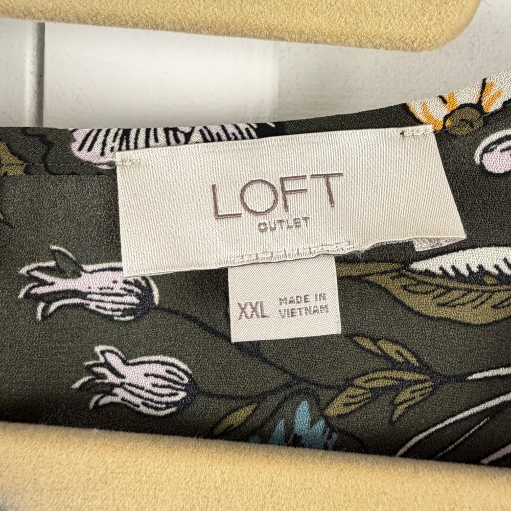 Loft Blouse Women XXL Olive Green Floral Short Sleeve Pocket Keyhole Back - Picture 4 of 11